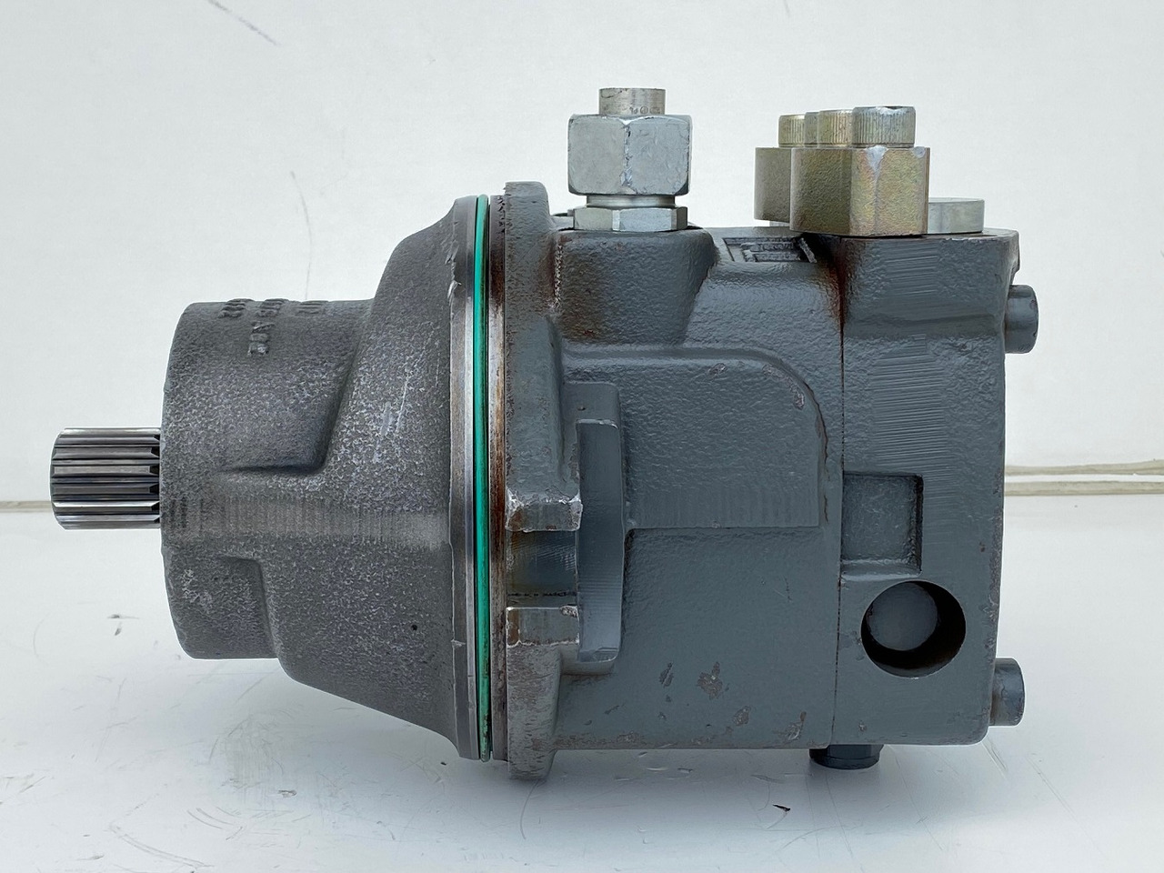 Liebherr Hydraulikeinbaumotor FMF090, ID-Nr.10120382 - ID-Nr.9273168 - ID-Nr.9074075. A900, A944, LH60, E942, EP944, ER944, LOS942, LOS944, P942, P944, R934 TR, R940, R942, R944, R946, R950. #17868 - Hydraulic motor for Crawler excavator: picture 4 Liebherr Hydraulikeinbaumotor FMF090, ID-Nr.10120382 - ID-Nr.9273168 - ID-Nr.9074075. A900, A944, LH60, E942, EP944, ER944, LOS942, LOS944, P942, P944, R934 TR, R940, R942, R944, R946, R950. #17868 - Hydraulic motor for Crawler excavator: picture 4