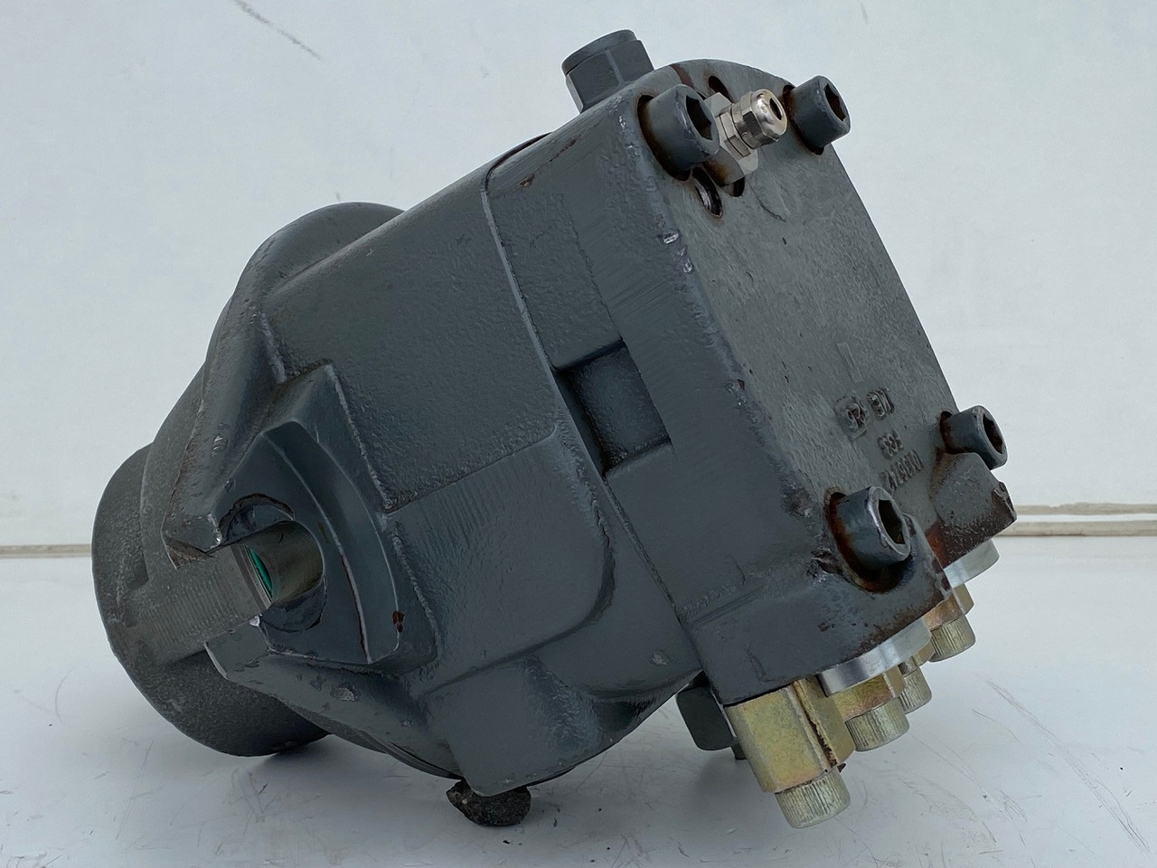 Liebherr Hydraulikeinbaumotor FMF090, ID-Nr.10120382 - ID-Nr.9273168 - ID-Nr.9074075. A900, A944, LH60, E942, EP944, ER944, LOS942, LOS944, P942, P944, R934 TR, R940, R942, R944, R946, R950. #17868 - Hydraulic motor for Crawler excavator: picture 3 Liebherr Hydraulikeinbaumotor FMF090, ID-Nr.10120382 - ID-Nr.9273168 - ID-Nr.9074075. A900, A944, LH60, E942, EP944, ER944, LOS942, LOS944, P942, P944, R934 TR, R940, R942, R944, R946, R950. #17868 - Hydraulic motor for Crawler excavator: picture 3