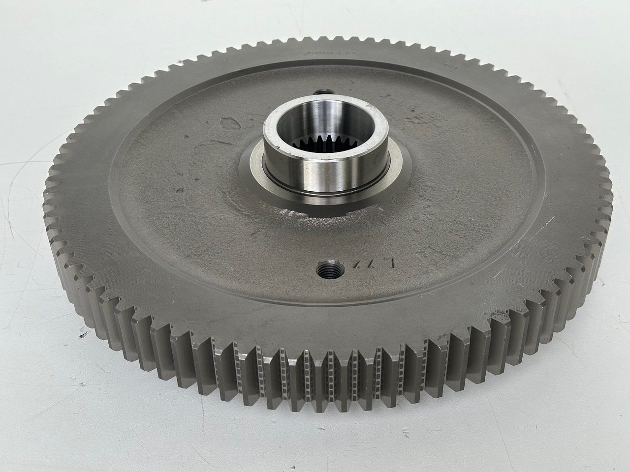 Liebherr Stirnrad ID-Nr.9443363 - ID-Nr.944336303. Fahrantrieb Typ:FAT650/508, FAT650E508, FAT650F519, FAT650F531, FAT650F549. PR752, PR754, PR756, RL52, RL64, RL66. #944336303.01# - Final drive for Construction machinery: picture 1 Liebherr Stirnrad ID-Nr.9443363 - ID-Nr.944336303. Fahrantrieb Typ:FAT650/508, FAT650E508, FAT650F519, FAT650F531, FAT650F549. PR752, PR754, PR756, RL52, RL64, RL66. #944336303.01# - Final drive for Construction machinery: picture 1