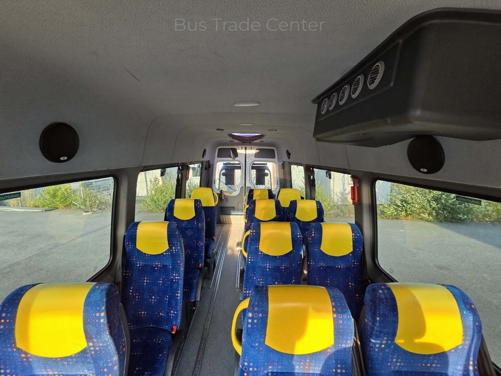 VOLKSWAGEN Crafter 50 LR // 3 units with lift - Minibus, Passenger van: picture 3 VOLKSWAGEN Crafter 50 LR // 3 units with lift - Minibus, Passenger van: picture 3