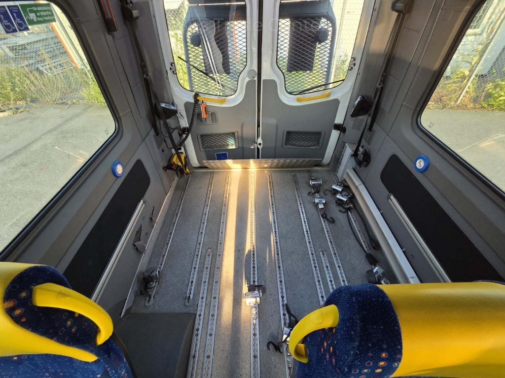 VOLKSWAGEN Crafter 50 LR // 3 units with lift - Minibus, Passenger van: picture 4 VOLKSWAGEN Crafter 50 LR // 3 units with lift - Minibus, Passenger van: picture 4