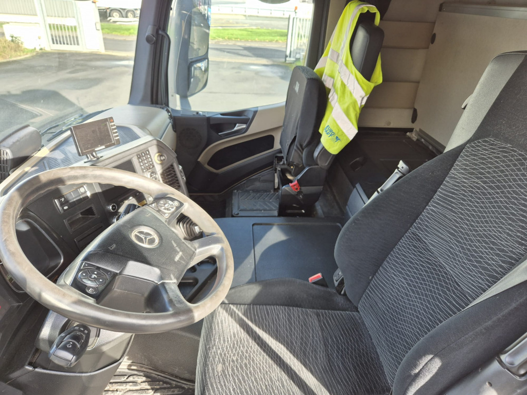 Mercedes Benz 1846 Actros (Nr. 5883) - Tank truck: picture 2 Mercedes Benz 1846 Actros (Nr. 5883) - Tank truck: picture 2