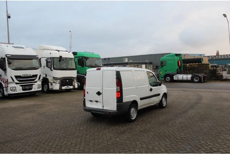 Fiat Doblò Cargo * manual * - Car: picture 4 Fiat Doblò Cargo * manual * - Car: picture 4