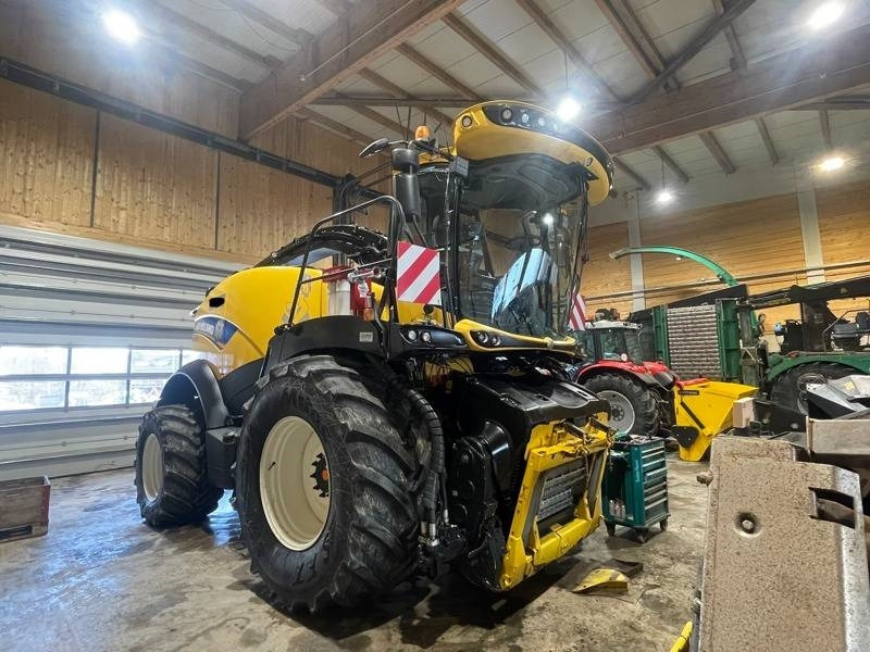 New Holland FR 650 - Forage harvester: picture 3 New Holland FR 650 - Forage harvester: picture 3