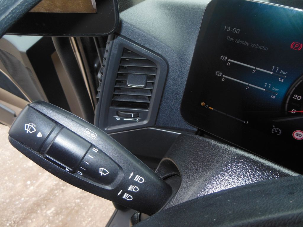 Tractor unit Mercedes-Benz 1848 ACTROS, LOWDECK, GIGA SPACE, STANDKLIMA Mercedes-Benz 1848 ACTROS, LOWDECK, GIGA SPACE, STANDKLIMA: picture 12 Tractor unit Mercedes-Benz 1848 ACTROS, LOWDECK, GIGA SPACE, STANDKLIMA Mercedes-Benz 1848 ACTROS, LOWDECK, GIGA SPACE, STANDKLIMA: picture 12