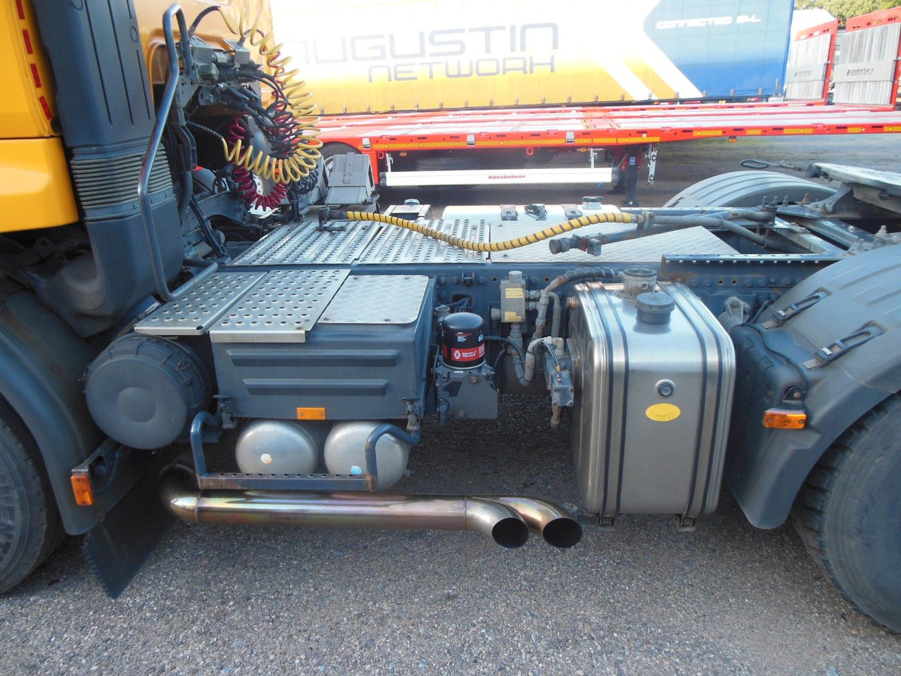 Tractor unit Renault PREMIUM R450.26 DXi,6X4,RETARDER,HYDRAULIK,TOP!!: picture 9 Tractor unit Renault PREMIUM R450.26 DXi,6X4,RETARDER,HYDRAULIK,TOP!!: picture 9