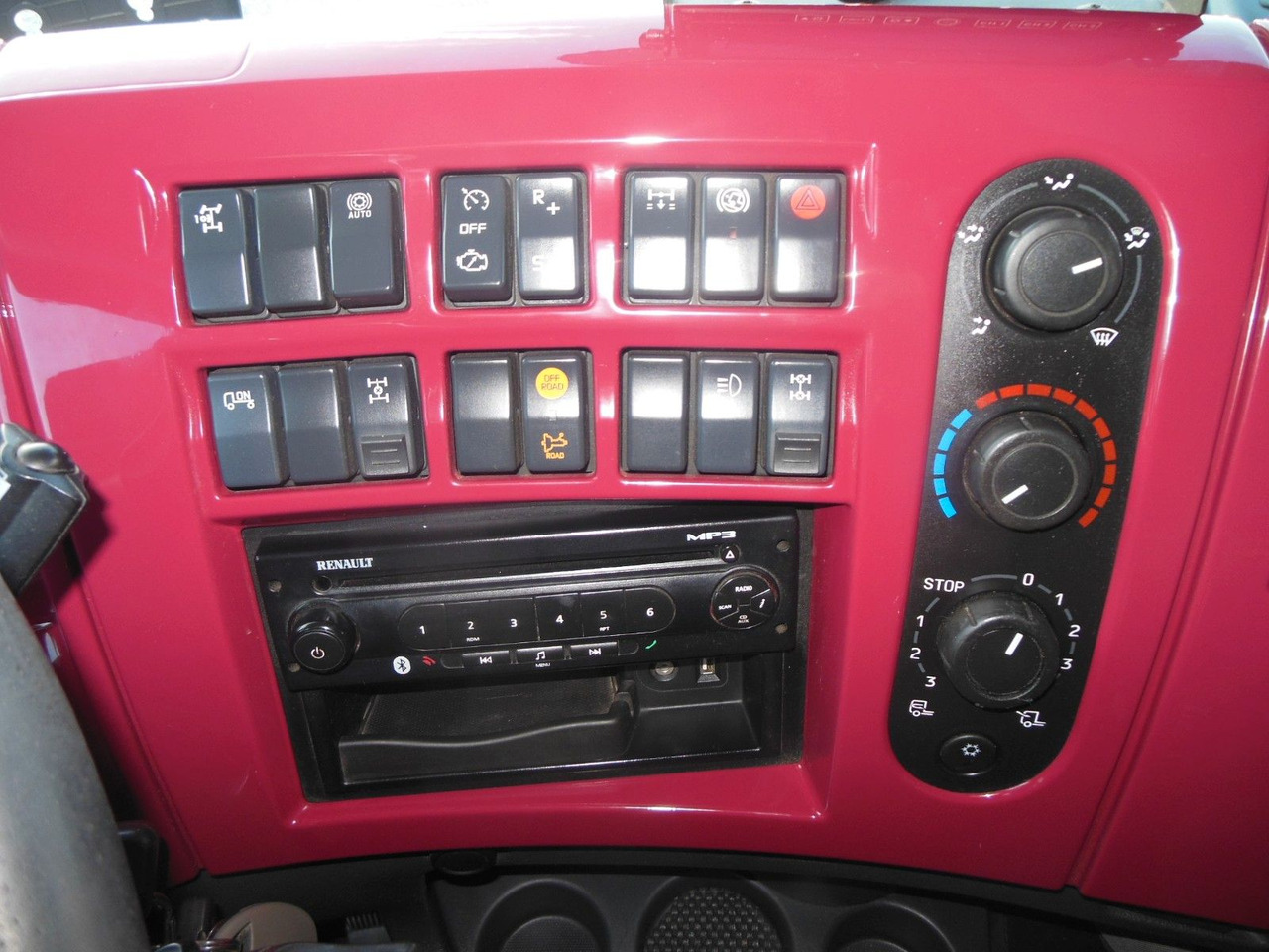 Tractor unit Renault PREMIUM R450.26 DXi,6X4,RETARDER,HYDRAULIK,TOP!!: picture 19 Tractor unit Renault PREMIUM R450.26 DXi,6X4,RETARDER,HYDRAULIK,TOP!!: picture 19