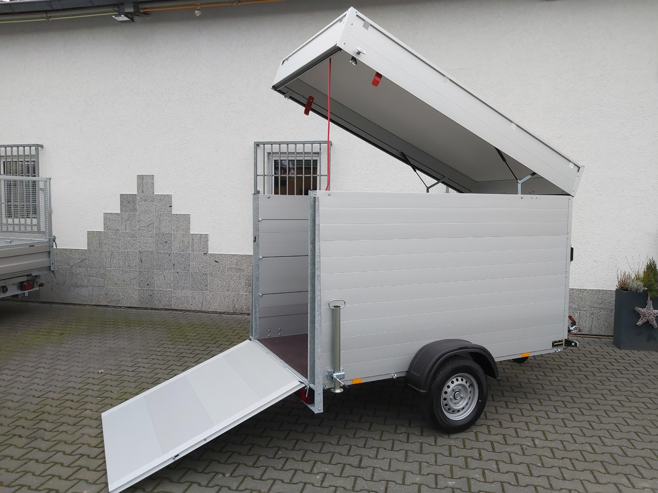ALUBOXX Deckelanhänger GTB 1200 VT3 251x126x153cm Heckrampe (S) 1200kg Winter Aktion - Closed box trailer: picture 3 ALUBOXX Deckelanhänger GTB 1200 VT3 251x126x153cm Heckrampe (S) 1200kg Winter Aktion - Closed box trailer: picture 3