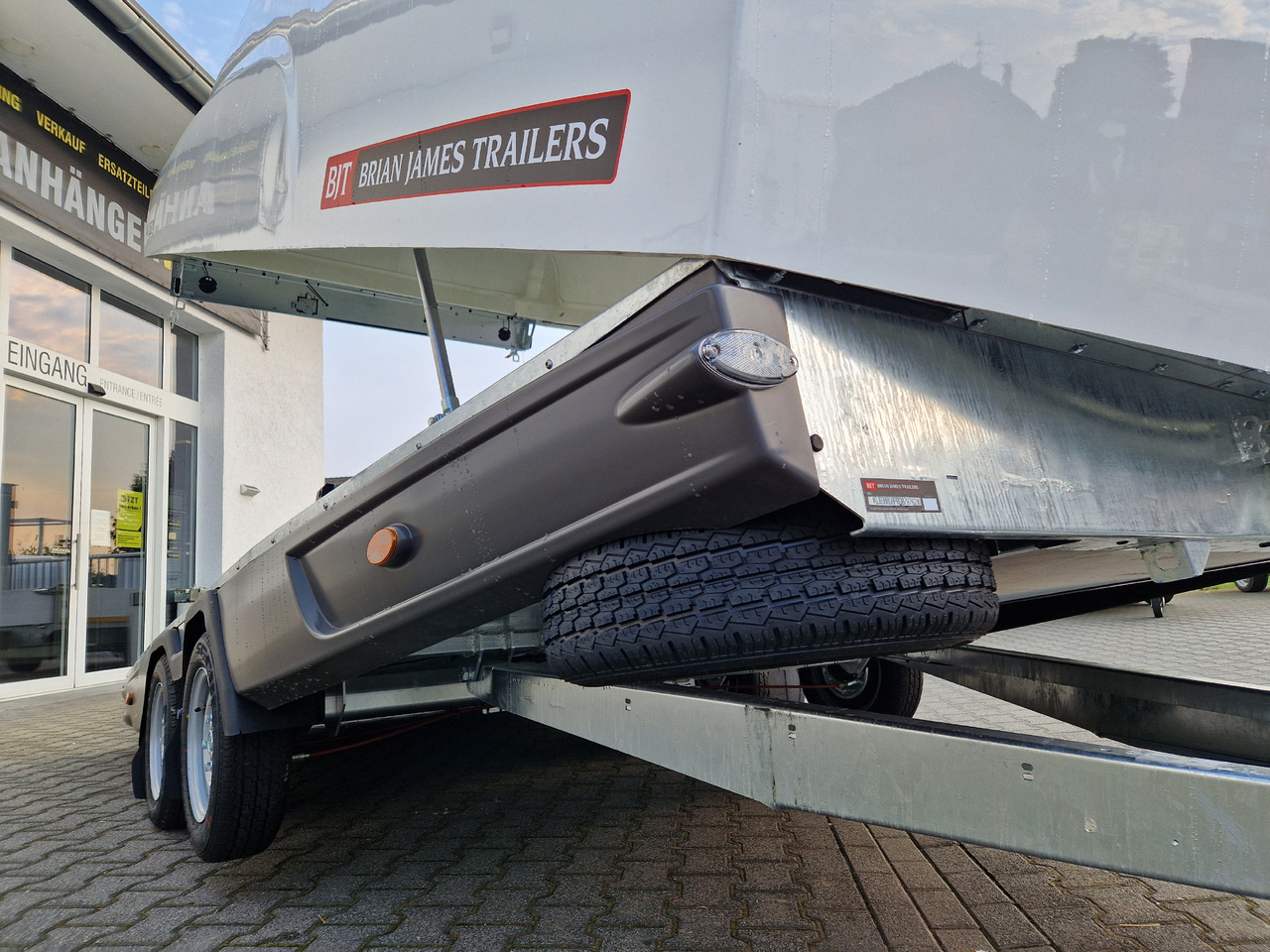 BJT Race Shuttle 2 Transporter 430x195x160cm ankippbar Winde 2600kg 100 km/H Modell 2024 - Autotransporter trailer: picture 4 BJT Race Shuttle 2 Transporter 430x195x160cm ankippbar Winde 2600kg 100 km/H Modell 2024 - Autotransporter trailer: picture 4