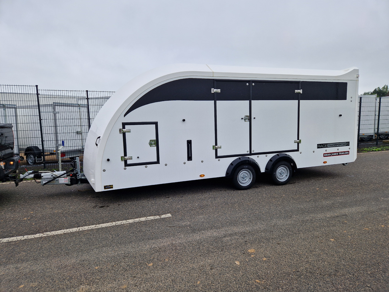 BJT Race Transporter 5 550x212x189cm weiß Lichtpaket Showlicht ASR 3500kg Januar Aktion - Vending trailer: picture 3 BJT Race Transporter 5 550x212x189cm weiß Lichtpaket Showlicht ASR 3500kg Januar Aktion - Vending trailer: picture 3