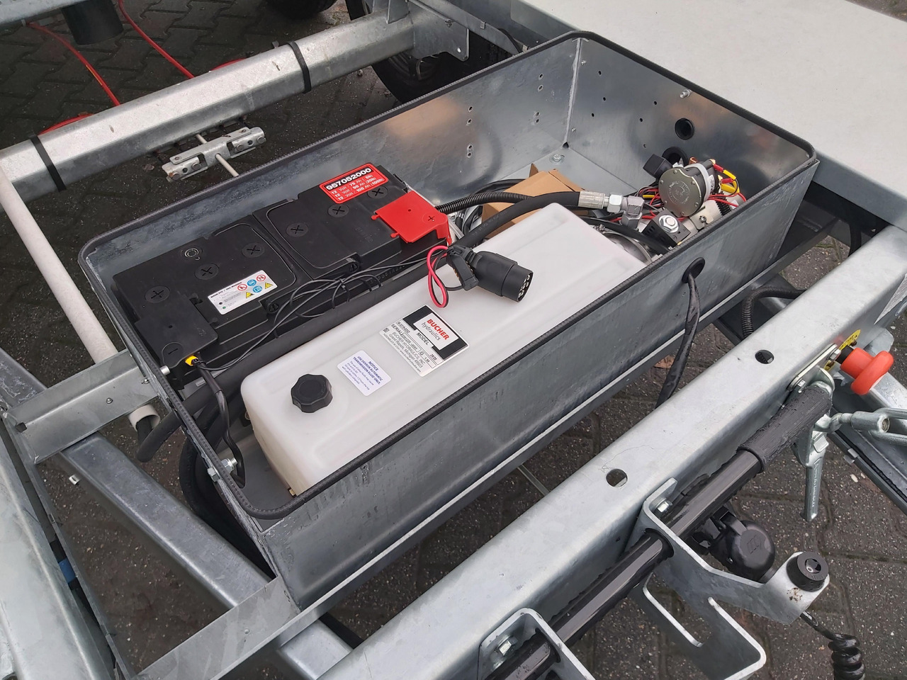 Böckmann Kipper DK ST 3718/35 Profi 374x180x40cm Stahlwände Elektro + NHP LFH 13" 3500kg - Tipper trailer: picture 5 Böckmann Kipper DK ST 3718/35 Profi 374x180x40cm Stahlwände Elektro + NHP LFH 13" 3500kg - Tipper trailer: picture 5