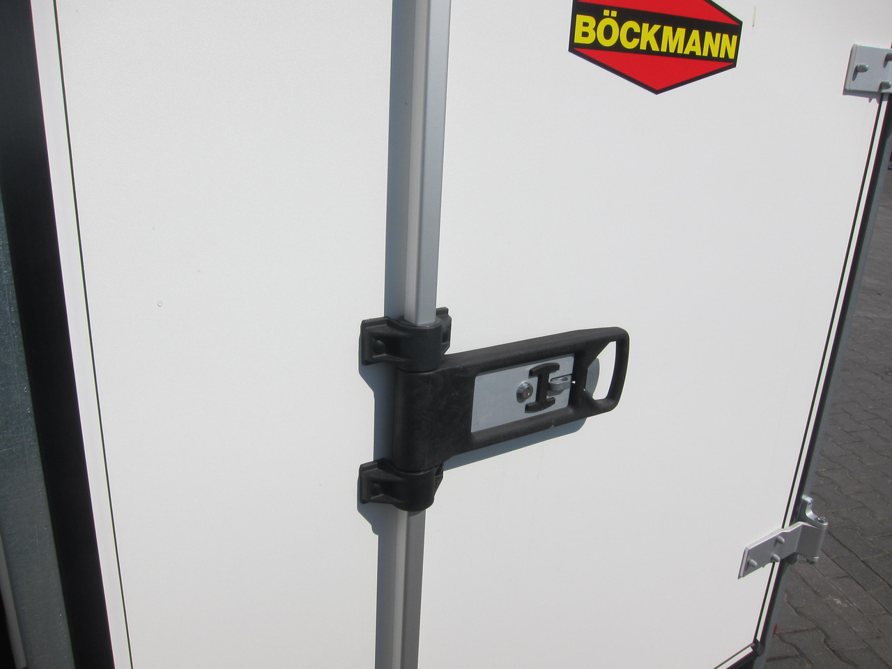 Closed box trailer Böckmann Koffer KT 2513/135 251x130x152cm weiß (S) 1350kg AKTION Modell 23: picture 8