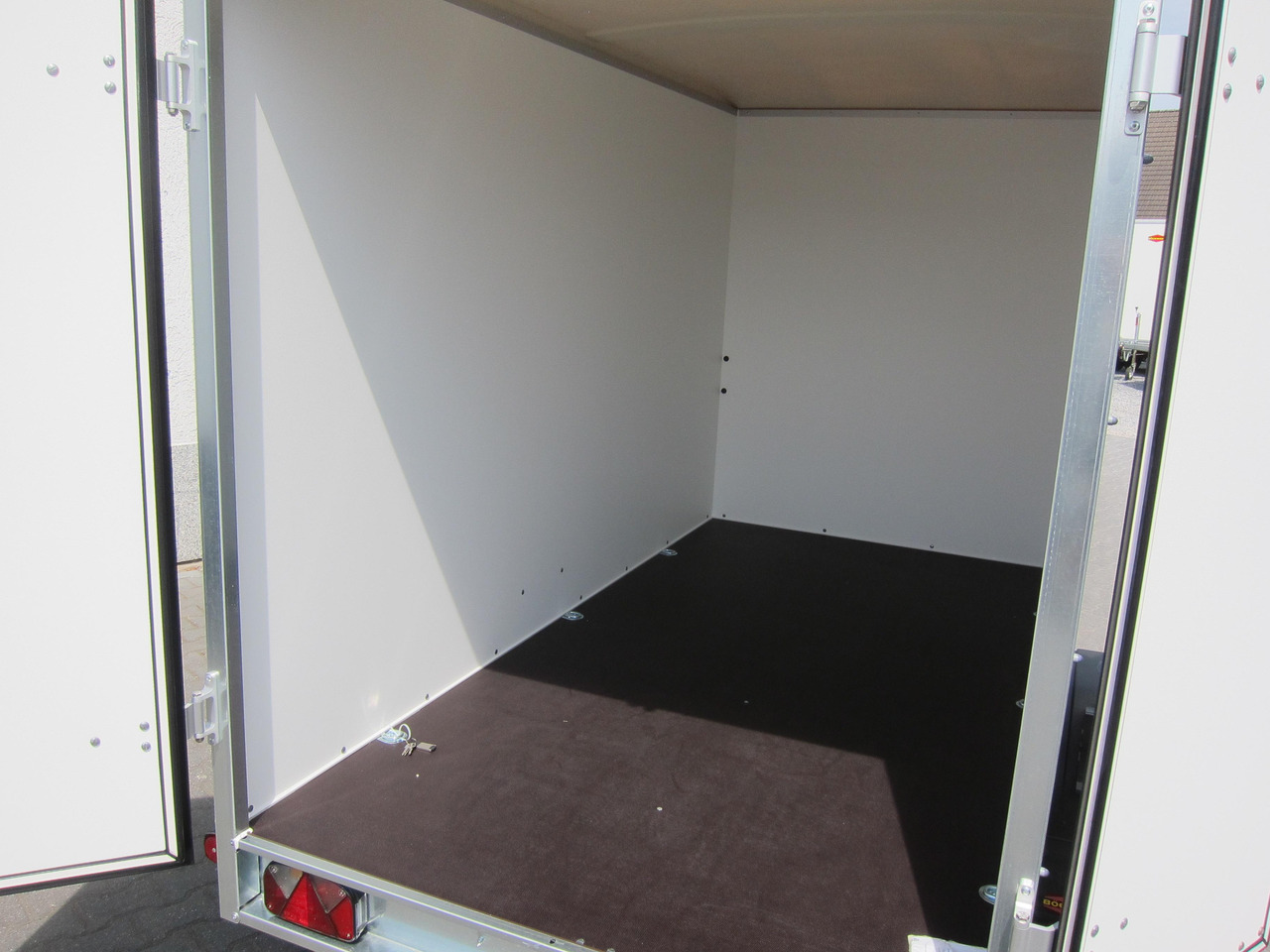 Böckmann Koffer KT 3015/135 M grau 301x150x182cm (M) 1350kg - Closed box trailer: picture 4 Böckmann Koffer KT 3015/135 M grau 301x150x182cm (M) 1350kg - Closed box trailer: picture 4