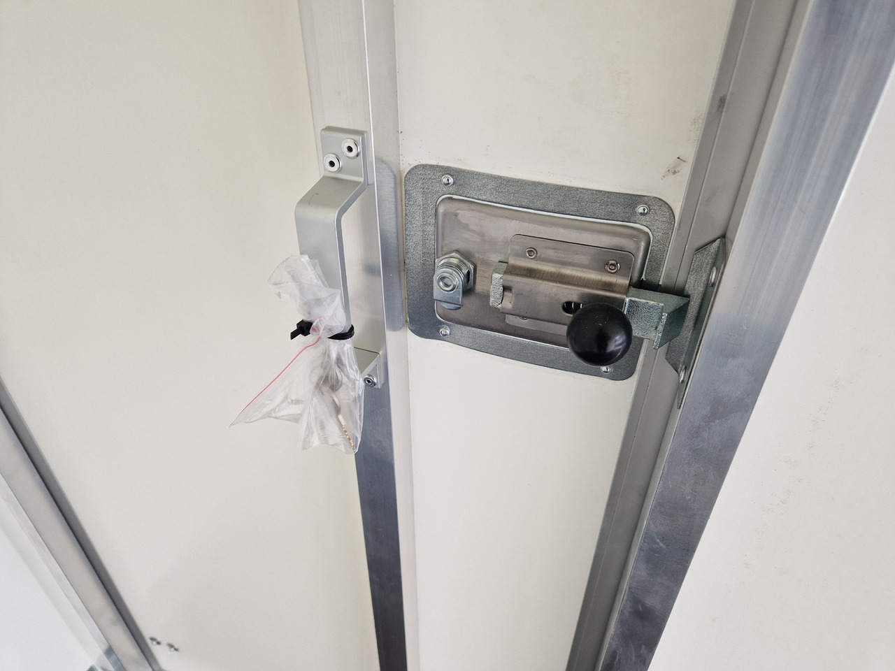 Brenderup Cargo Dynamic CD350 TB R ST 350x155x185cm Heckrampe Seitentür Wabenwände (L) 2500kg - Motorcycle trailer: picture 4 Brenderup Cargo Dynamic CD350 TB R ST 350x155x185cm Heckrampe Seitentür Wabenwände (L) 2500kg - Motorcycle trailer: picture 4