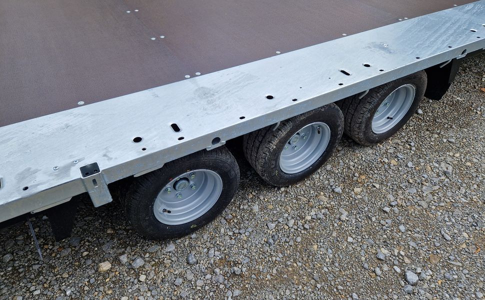 Brian James Trailer Connect 500x210cm black plateau Tridem 10" 3500kg - Dropside/ Flatbed trailer: picture 1 Brian James Trailer Connect 500x210cm black plateau Tridem 10" 3500kg - Dropside/ Flatbed trailer: picture 1