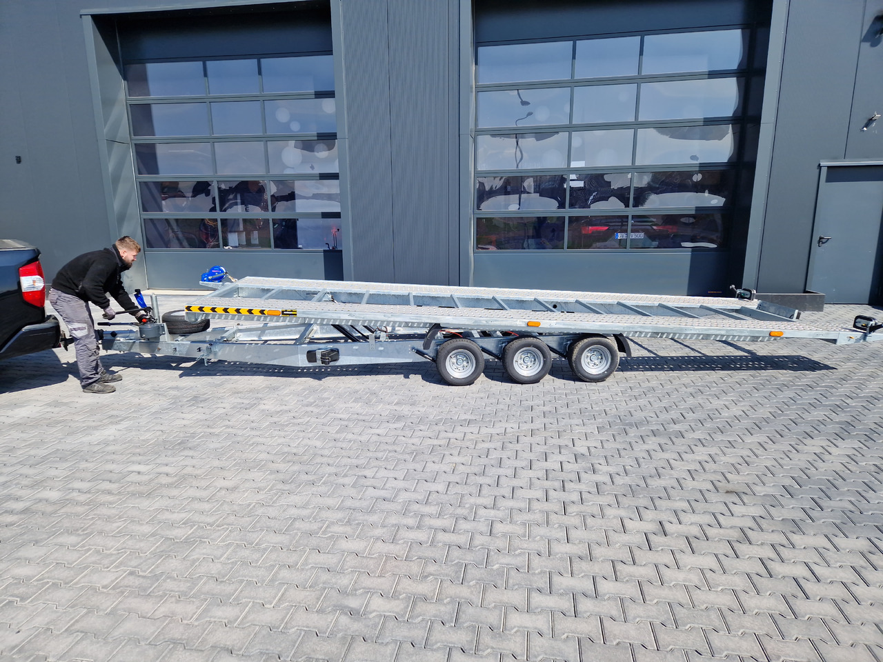 Cartrailer Expert 3560 easyload 600x216cm hydr. kippbar Winde Resrad Tridem 100km/H 3500kg - Autotransporter trailer: picture 1 Cartrailer Expert 3560 easyload 600x216cm hydr. kippbar Winde Resrad Tridem 100km/H 3500kg - Autotransporter trailer: picture 1
