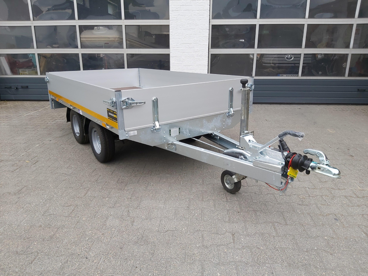Hochlader light 2514 250x145x30cm Lfh: 56cm niedrig Fahrgestell 10" (S) 2000kg budget Aktion - Dropside/ Flatbed trailer: picture 5 Hochlader light 2514 250x145x30cm Lfh: 56cm niedrig Fahrgestell 10" (S) 2000kg budget Aktion - Dropside/ Flatbed trailer: picture 5
