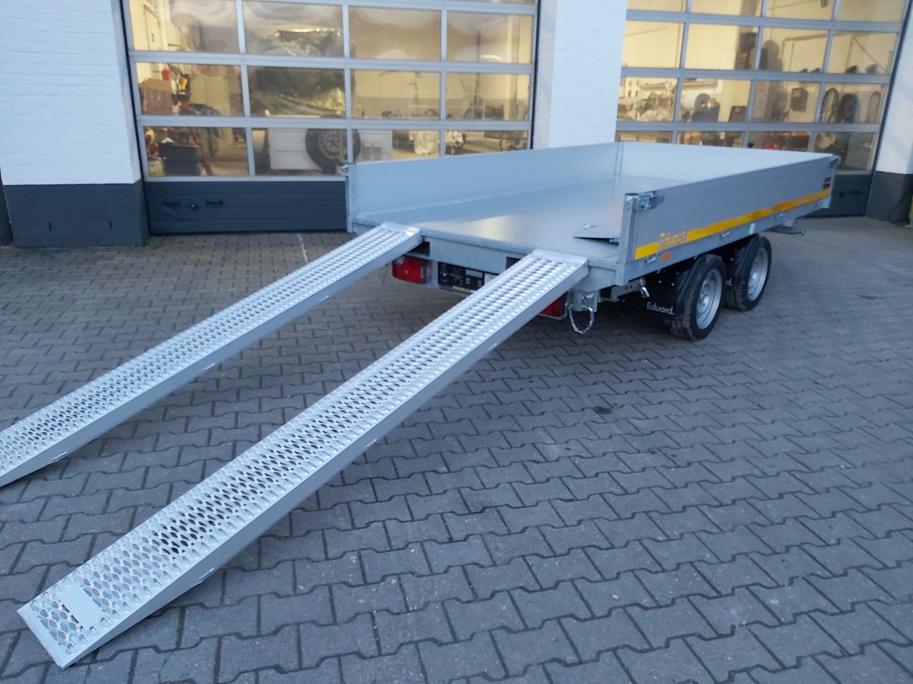 Tipper trailer Kipper 330x180x30cm Elektrisch+Notpumpe Rampen Stützen Rahmen+ niedrig 13" (L) 3500kg Abverkauf Vor: picture 11