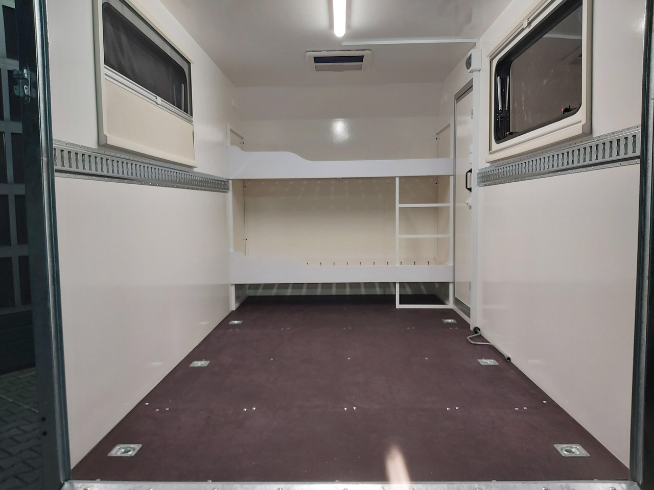 Caravan Koffer Sport Camp TFS 360.01 360x200x210cm aero Seitentür Heckrampe Fenster Bett (L) 100kmH 1300kg: picture 10