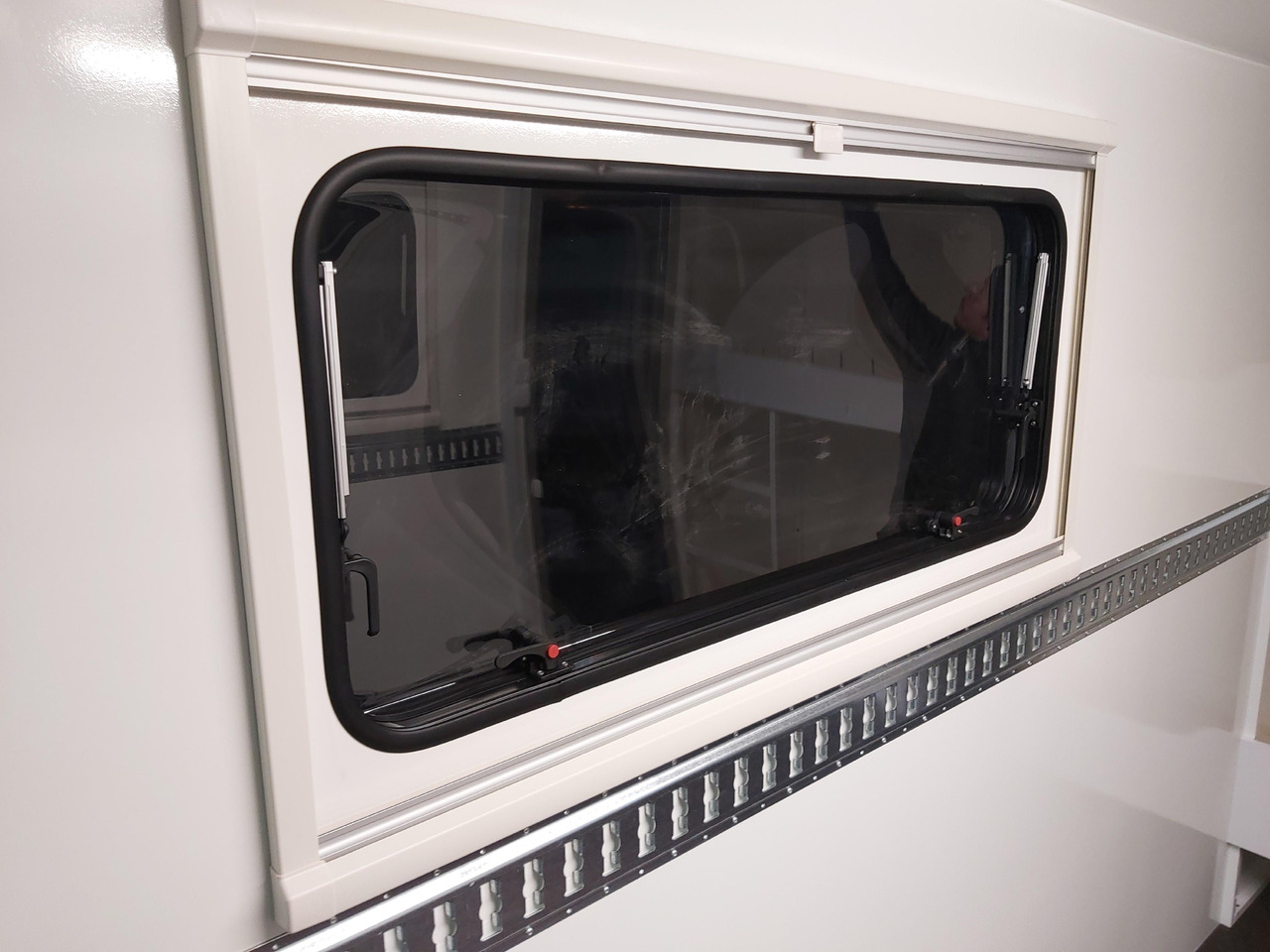 Caravan Koffer Sport Camp TFS 360.01 360x200x210cm aero Seitentür Heckrampe Fenster Bett (L) 100kmH 1300kg: picture 8