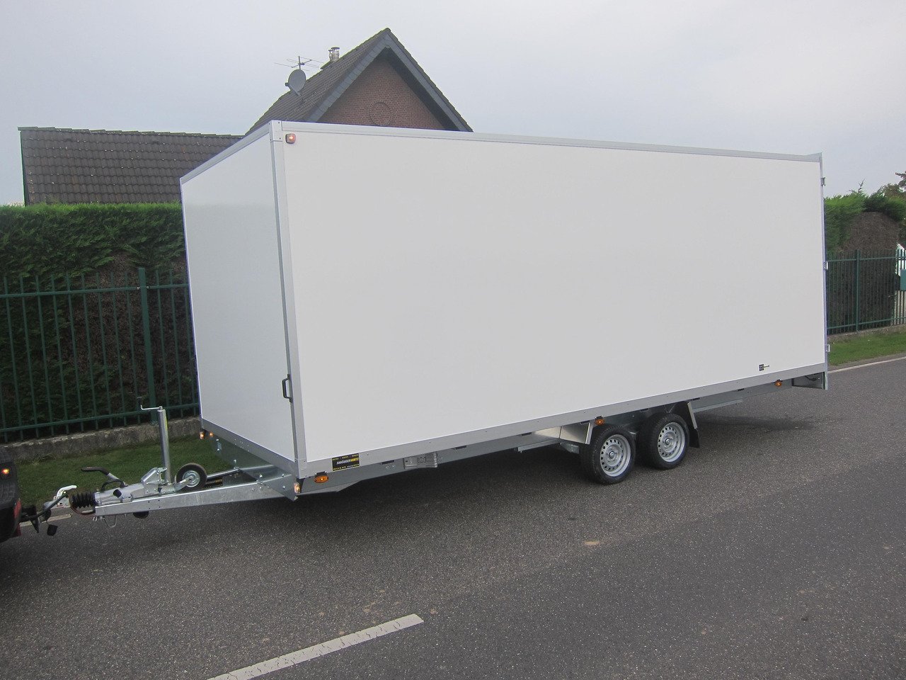 Kofferanhänger AZHLC 3560/244 S40 601x244x225cm 13" (XXXL) 3500kg - Closed box trailer: picture 1 Kofferanhänger AZHLC 3560/244 S40 601x244x225cm 13" (XXXL) 3500kg - Closed box trailer: picture 1