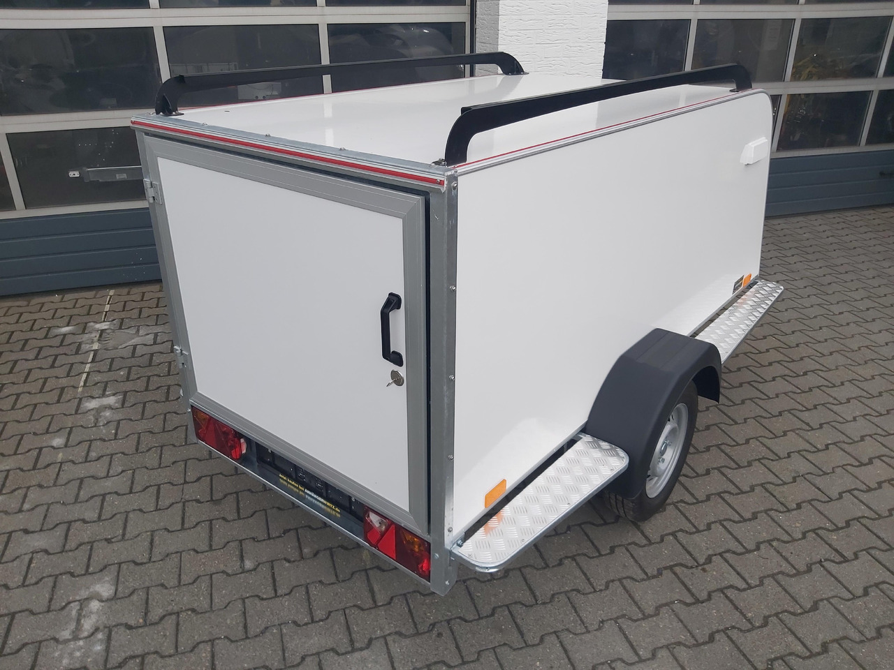 Kofferanhänger TF4 S Midi 250x110x90cm aerodynamisch Trittbretter Dachreling (S) 100km/H 750kg - Closed box trailer: picture 2 Kofferanhänger TF4 S Midi 250x110x90cm aerodynamisch Trittbretter Dachreling (S) 100km/H 750kg - Closed box trailer: picture 2