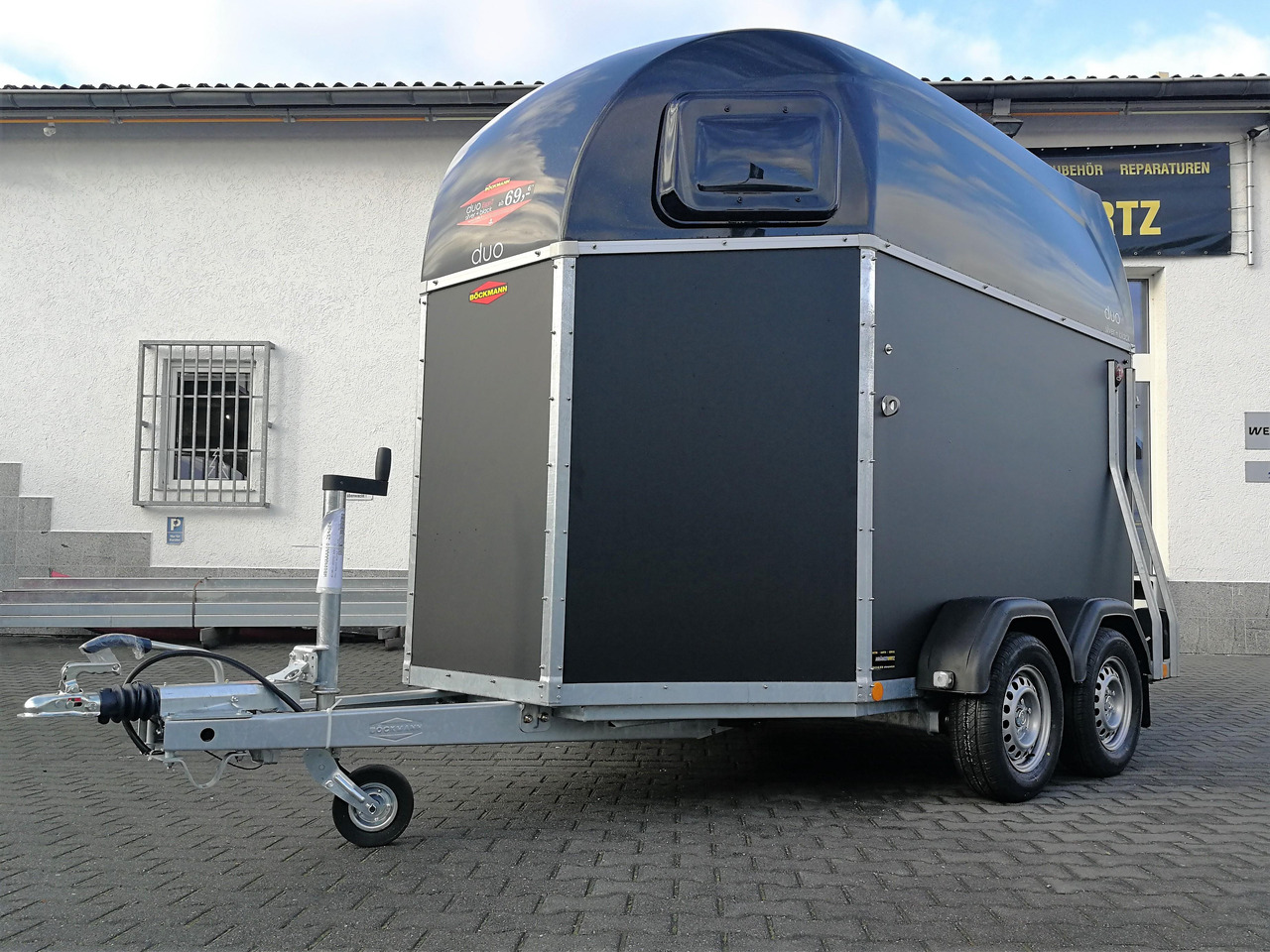Pferdeanhänger Böckmann DUO Esprit silver black Haube schwarz 2400kg Modell 2024 - Horse trailer: picture 3 Pferdeanhänger Böckmann DUO Esprit silver black Haube schwarz 2400kg Modell 2024 - Horse trailer: picture 3