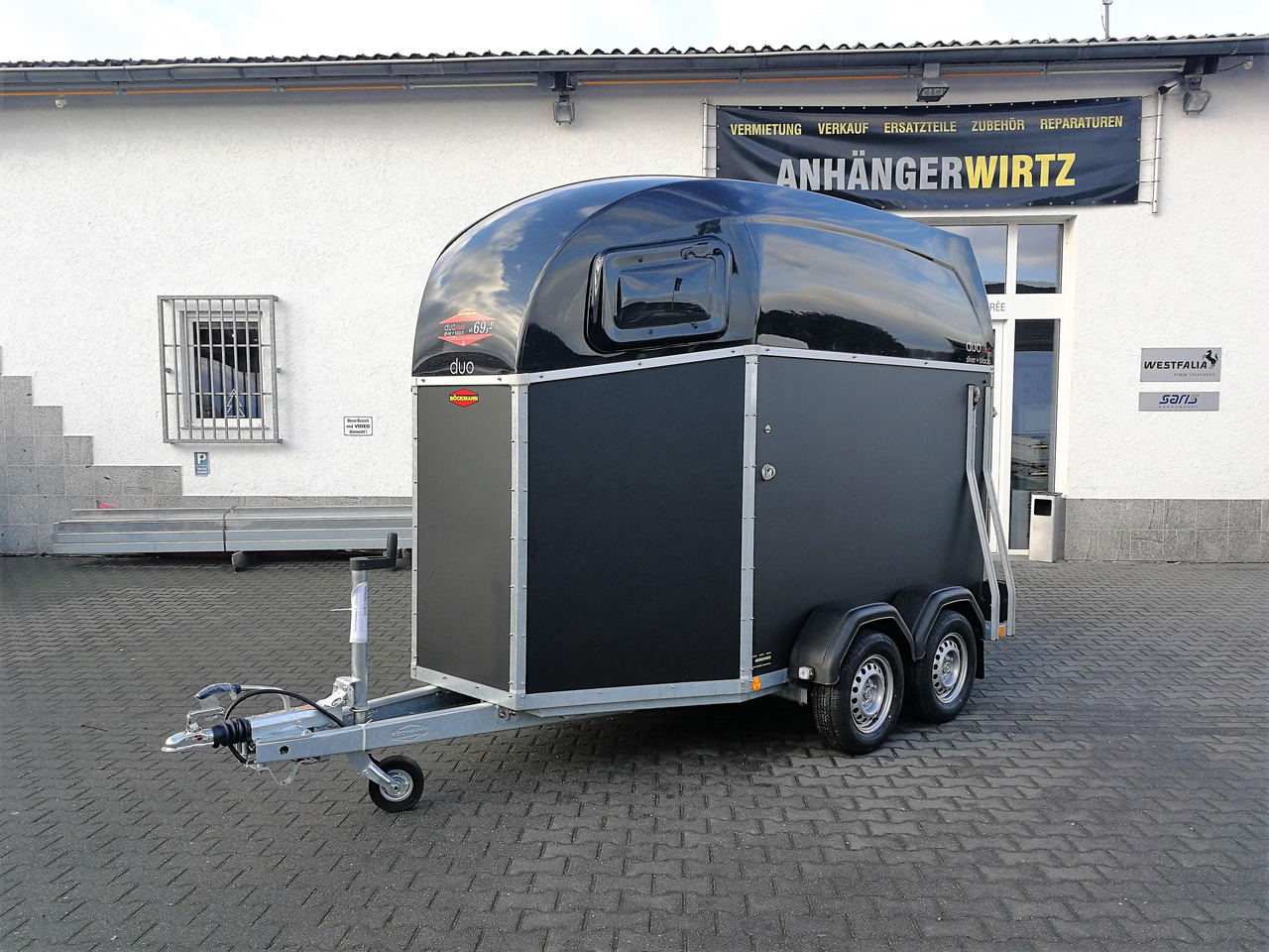 Pferdeanhänger Böckmann DUO Esprit silver black Haube schwarz 2400kg Modell 2024 - Horse trailer: picture 1 Pferdeanhänger Böckmann DUO Esprit silver black Haube schwarz 2400kg Modell 2024 - Horse trailer: picture 1