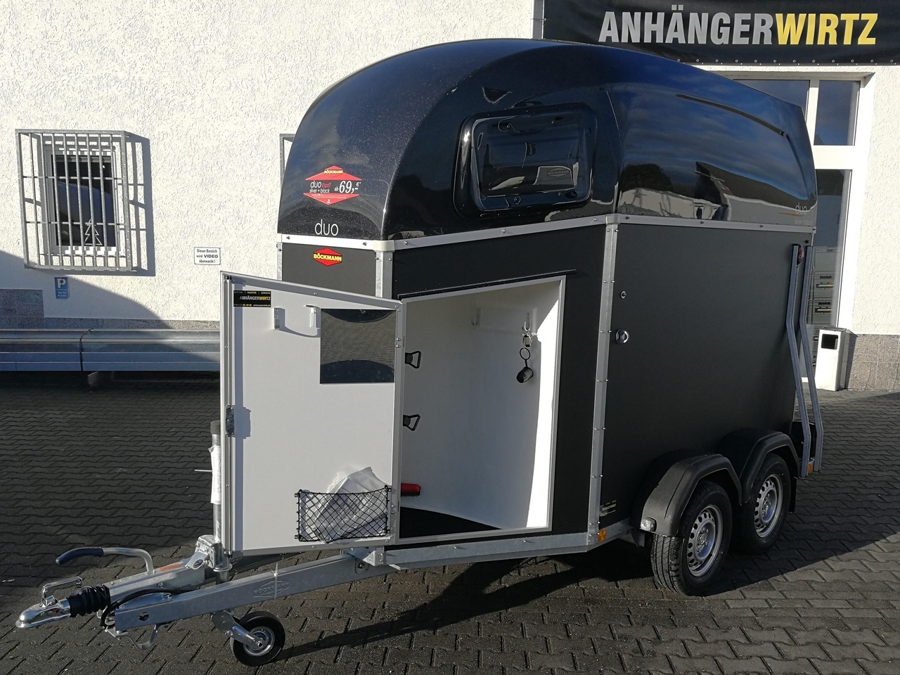 Pferdeanhänger Böckmann DUO Esprit silver black Sattelkammer Trittschutz Pack 2400kg 100km/H 2024 - Horse trailer: picture 3 Pferdeanhänger Böckmann DUO Esprit silver black Sattelkammer Trittschutz Pack 2400kg 100km/H 2024 - Horse trailer: picture 3