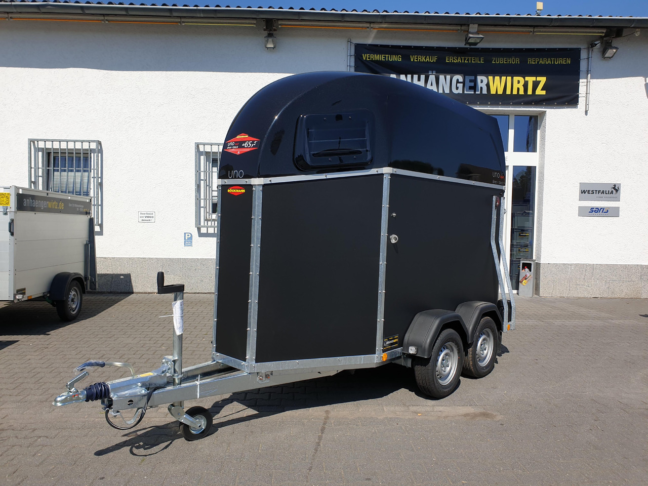 Pferdeanhänger Böckmann UNO Esprit silver & black Haube black 1600kg Modell 2023 - Horse trailer: picture 1 Pferdeanhänger Böckmann UNO Esprit silver & black Haube black 1600kg Modell 2023 - Horse trailer: picture 1