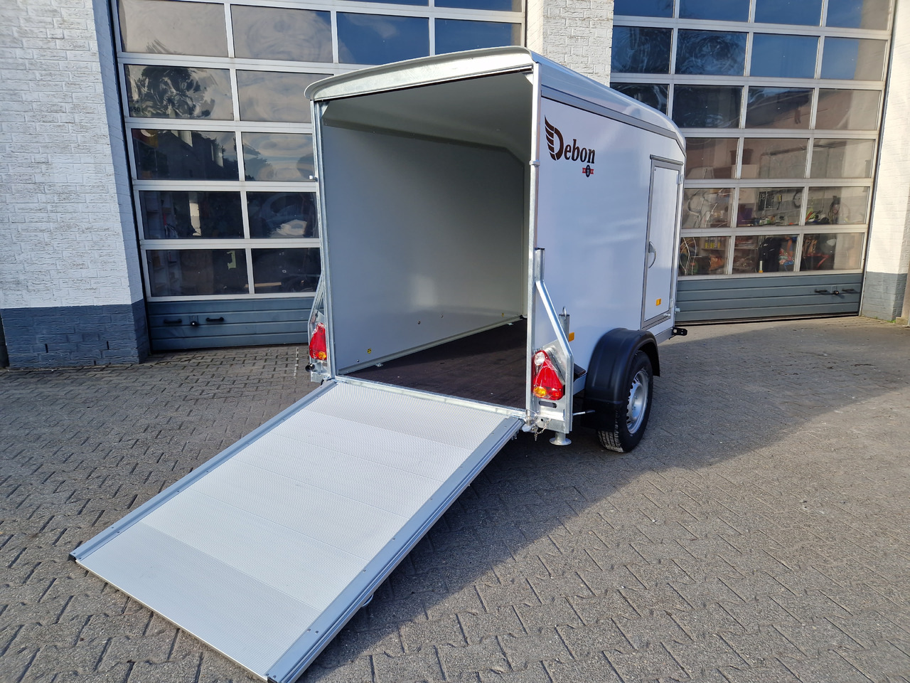 Roadster Sport C255 252x125x154cm aero Sandwich Poly weiß Seitentür Rampekombi (S) 1300kg - Closed box trailer: picture 1 Roadster Sport C255 252x125x154cm aero Sandwich Poly weiß Seitentür Rampekombi (S) 1300kg - Closed box trailer: picture 1
