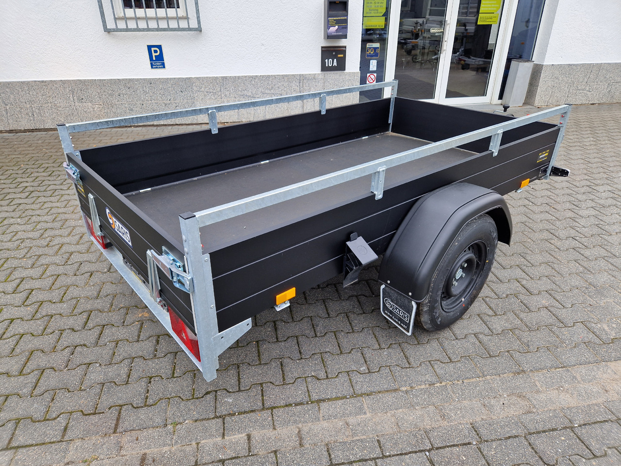 Saris Anhänger DV135 McAlu Pro MP 255x133x44cm black klappbare Vorderwand 1350kg - Car trailer: picture 5 Saris Anhänger DV135 McAlu Pro MP 255x133x44cm black klappbare Vorderwand 1350kg - Car trailer: picture 5