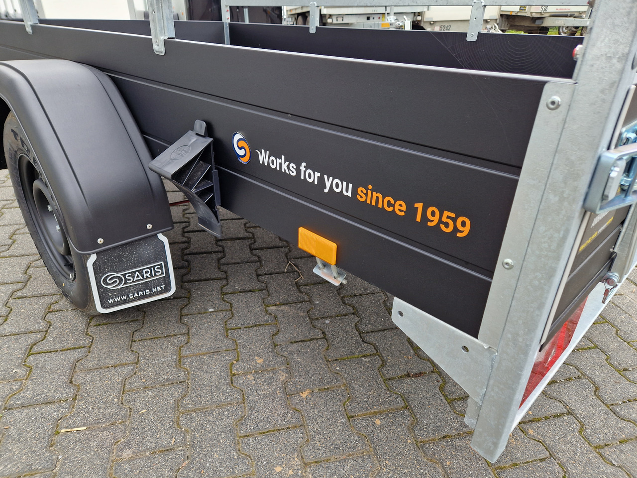 Saris Anhänger DV135 McAlu Pro MP 255x133x44cm black klappbare Vorderwand 1350kg - Car trailer: picture 3 Saris Anhänger DV135 McAlu Pro MP 255x133x44cm black klappbare Vorderwand 1350kg - Car trailer: picture 3