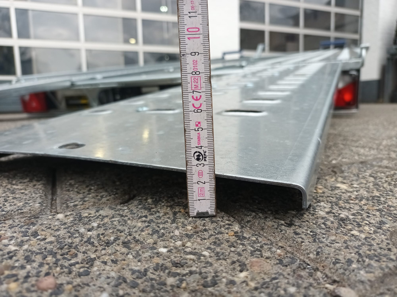 Saris Cartrailer AT 401 202 2700 2 K easyload ankippbar Rampen Fahrschienen Radstop 2700kg 100km/H - Autotransporter trailer: picture 4 Saris Cartrailer AT 401 202 2700 2 K easyload ankippbar Rampen Fahrschienen Radstop 2700kg 100km/H - Autotransporter trailer: picture 4