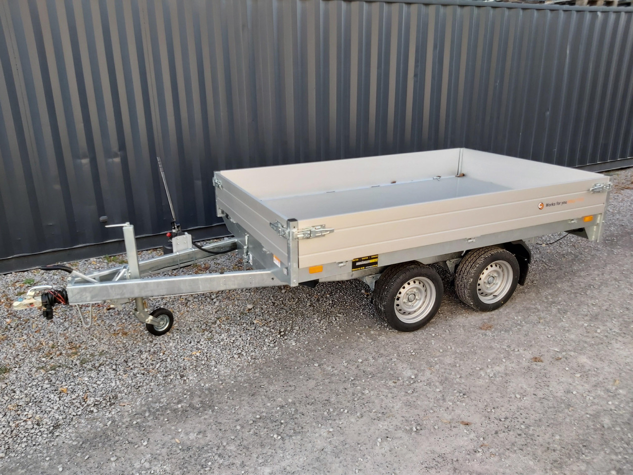 Saris Kipper K1 276 170 2700 2 276x170x30cm Handpumpe 13" 2700kg - Tipper trailer: picture 1 Saris Kipper K1 276 170 2700 2 276x170x30cm Handpumpe 13" 2700kg - Tipper trailer: picture 1