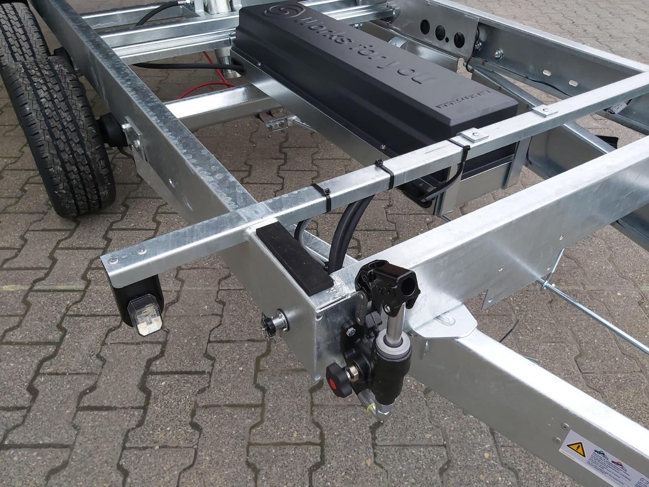 Saris Kipper K1 356 184 3500 2 E 356x184x35cm black Elektro&Not 13" (L) 3500kg preorder 2024 - Tipper trailer: picture 4 Saris Kipper K1 356 184 3500 2 E 356x184x35cm black Elektro&Not 13" (L) 3500kg preorder 2024 - Tipper trailer: picture 4