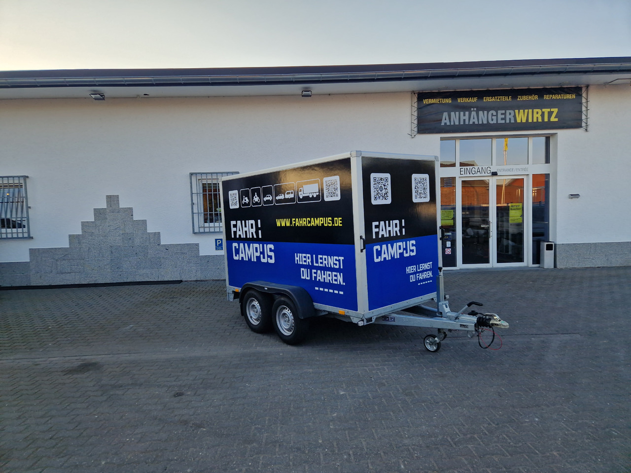 Closed box trailer Saris Koffer GO 306 154 180 2700 2 306x154x180cm GFK weiß Auffahrklappe (M) 2700kg Modell 2025: picture 16
