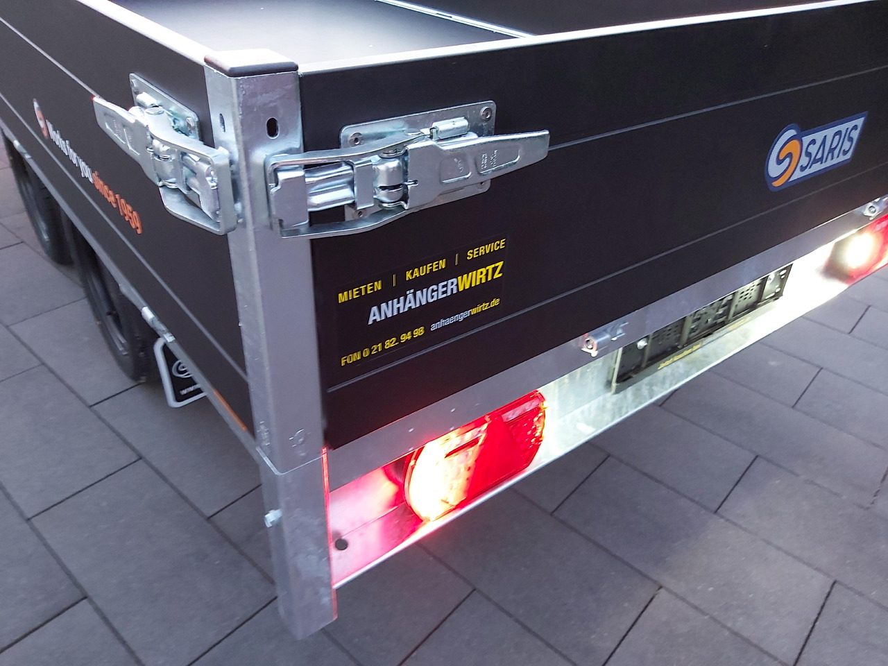 Saris PL 256 150 1500 1 256x150x30cm black Edition LED Beleuchtung 13" 1500kg Online - Dropside/ Flatbed trailer: picture 3 Saris PL 256 150 1500 1 256x150x30cm black Edition LED Beleuchtung 13" 1500kg Online - Dropside/ Flatbed trailer: picture 3