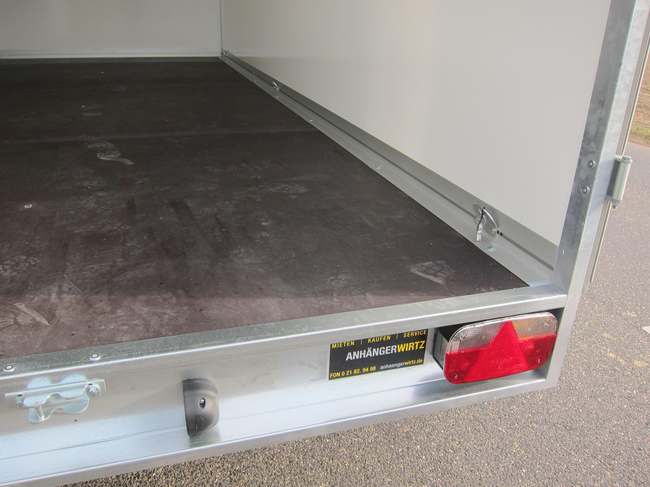Closed box trailer WM Meyer Kofferanhänger AZHLC 2750/210 S40 501x210x205cm niedrig Fahrgestell 13" (XXL) 2700kg: picture 9