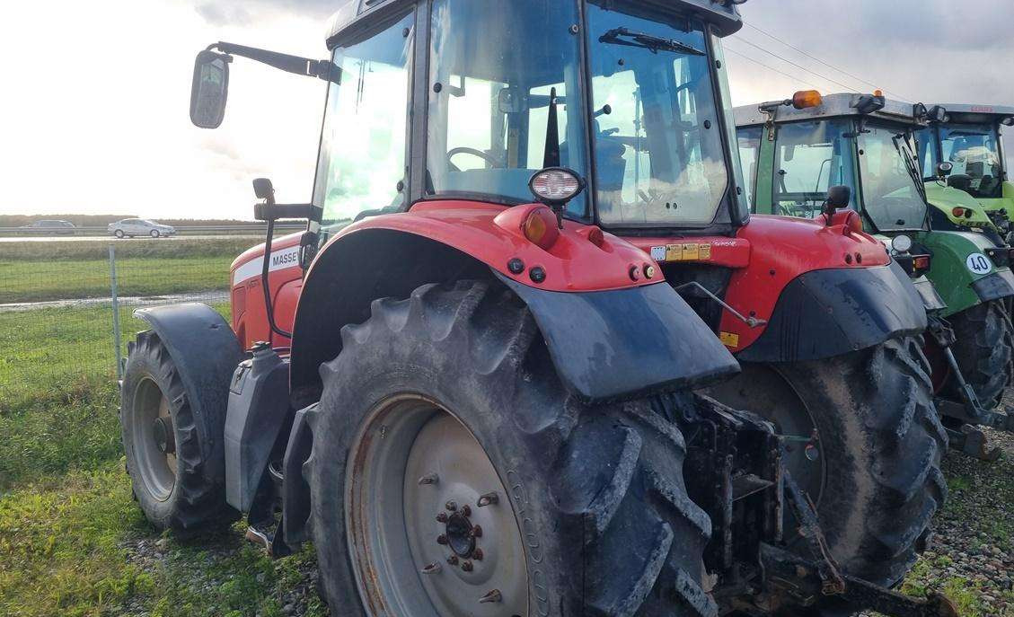 Massey Ferguson 6465 Dyna 6 - Farm tractor: picture 3 Massey Ferguson 6465 Dyna 6 - Farm tractor: picture 3