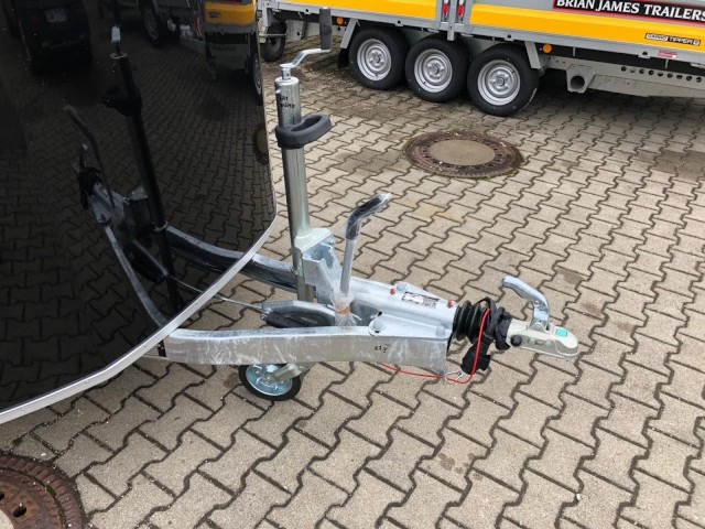 Cheval Liberte Debon Roadster 700 Alu + Türe 2600 kg, 100 km/h, 375x180x202cm - Closed box trailer: picture 2 Cheval Liberte Debon Roadster 700 Alu + Türe 2600 kg, 100 km/h, 375x180x202cm - Closed box trailer: picture 2