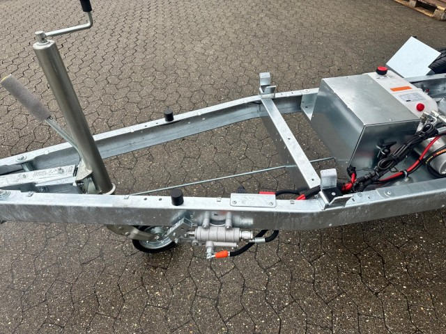 Humbaur HUK 182715 Heckkipper 1,8 t. E-Pumpe, 2680 x 1500 x 300mm - Tipper trailer: picture 4 Humbaur HUK 182715 Heckkipper 1,8 t. E-Pumpe, 2680 x 1500 x 300mm - Tipper trailer: picture 4