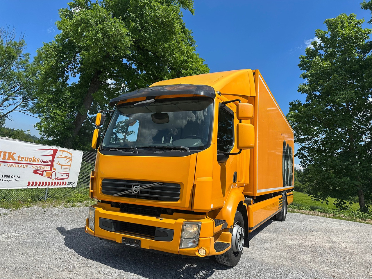 VOLVO FL 2404x2 - Box truck: picture 1 VOLVO FL 2404x2 - Box truck: picture 1