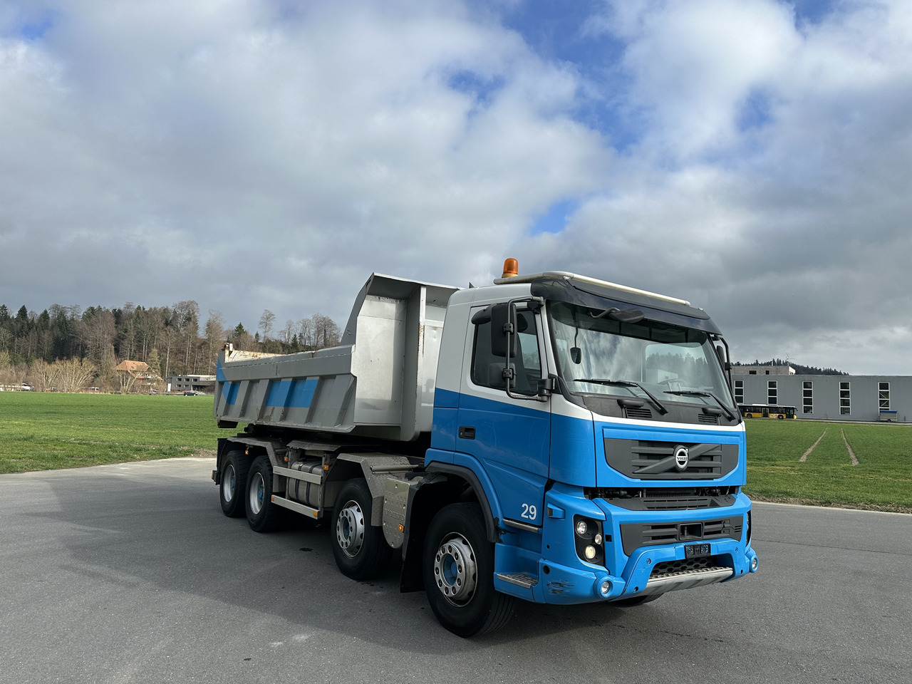 VOLVO FMX 420 440 460 480 8x4 Kettengäret sörling mulde - Hook lift truck: picture 2 VOLVO FMX 420 440 460 480 8x4 Kettengäret sörling mulde - Hook lift truck: picture 2