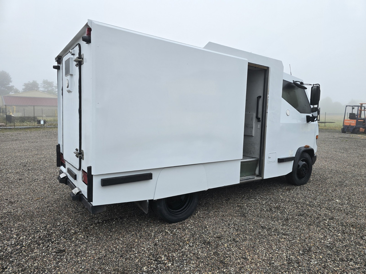 Mercedes Vario 816 - Cash in transit vehicle: picture 4 Mercedes Vario 816 - Cash in transit vehicle: picture 4