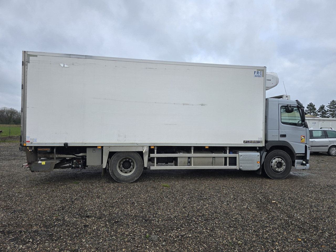 VOLVO FM 370 - ThermoKing - meat Rail - Refrigerator truck: picture 3 VOLVO FM 370 - ThermoKing - meat Rail - Refrigerator truck: picture 3