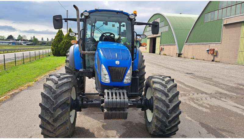 New Holland T 4.105 - Farm tractor: picture 2 New Holland T 4.105 - Farm tractor: picture 2