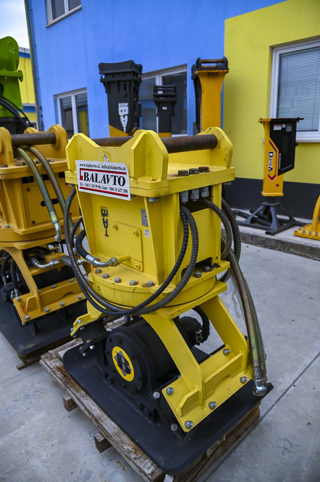 Plate compactor VIBROBAT 06 with rotator - Attachment for Excavator: picture 4 Plate compactor VIBROBAT 06 with rotator - Attachment for Excavator: picture 4