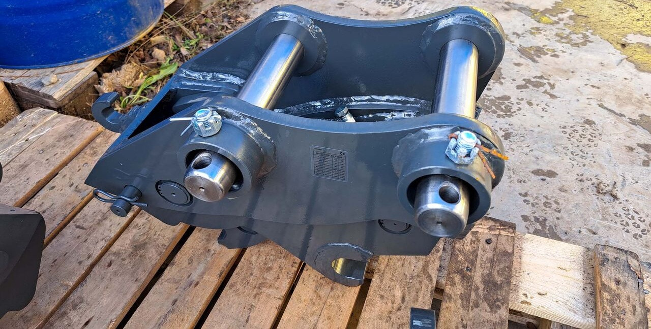 BQC 04 - Quick coupler for Excavator: picture 2 BQC 04 - Quick coupler for Excavator: picture 2