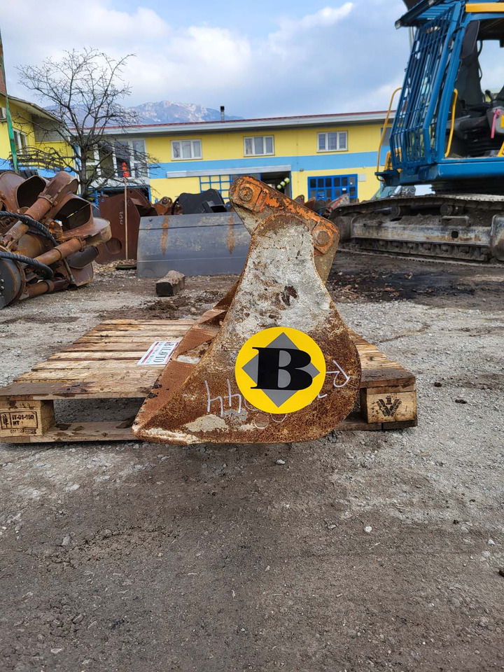 Ditch cleaning bucket 1800 mm for 8-12 ton excavators - Excavator bucket for Construction machinery: picture 2 Ditch cleaning bucket 1800 mm for 8-12 ton excavators - Excavator bucket for Construction machinery: picture 2